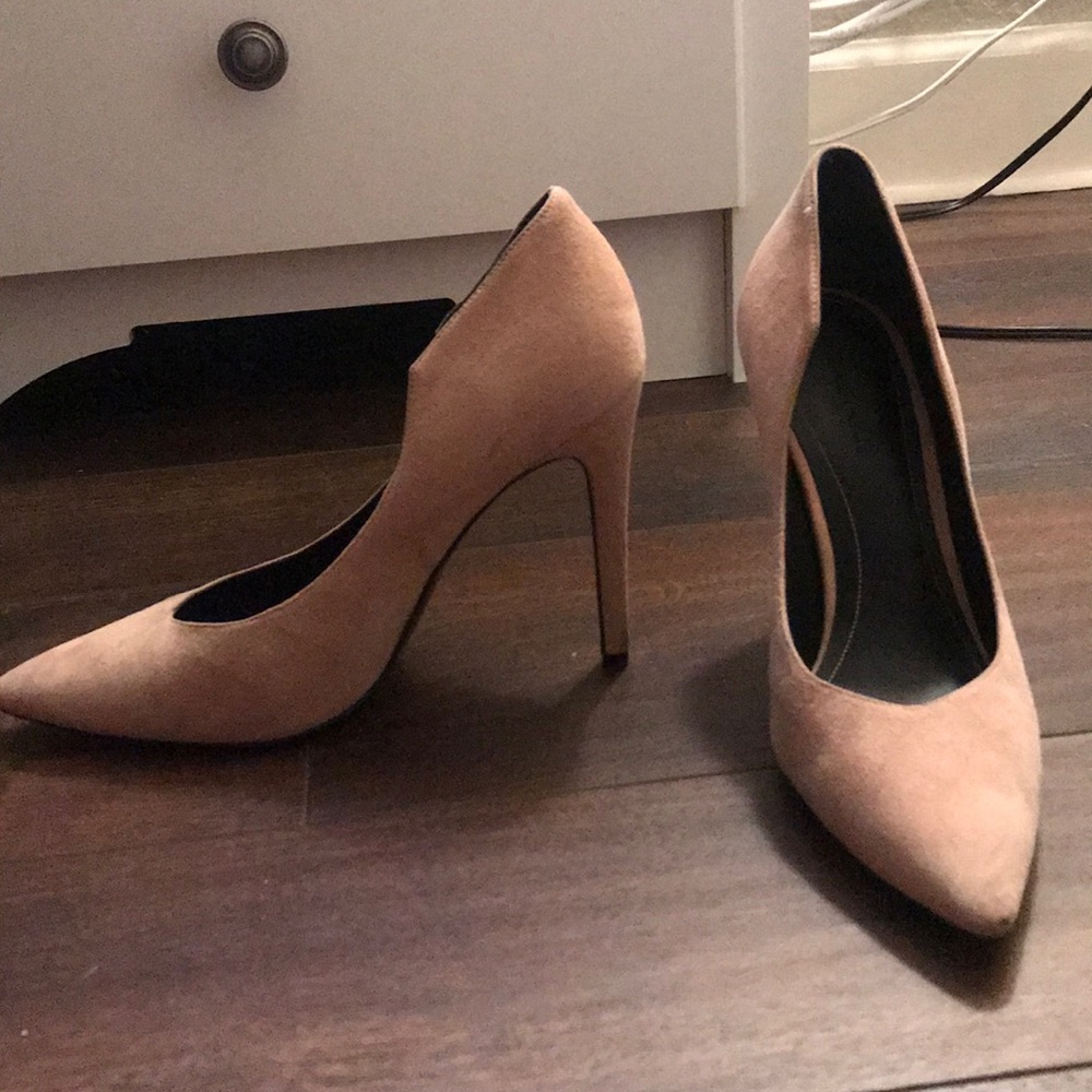 Kendall and Kylie pumps